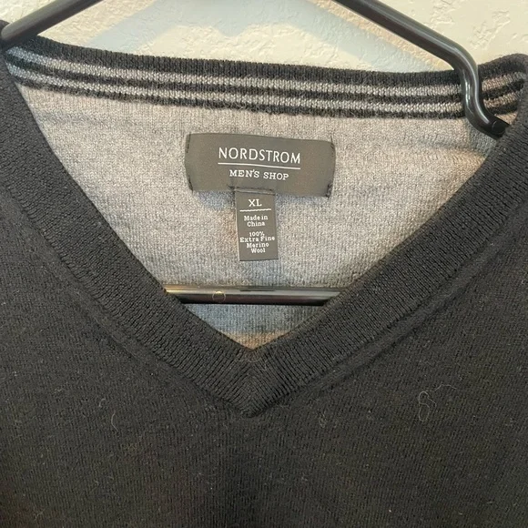 Nordstrom Men’s Shop Extra Large XL Black Merino V-Neck Sweater - Picture 2 of 6